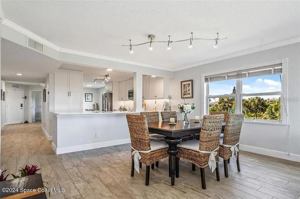 Dining room, Interior, Kitchen, Recessed Lighting, Wood Texture Flooring
