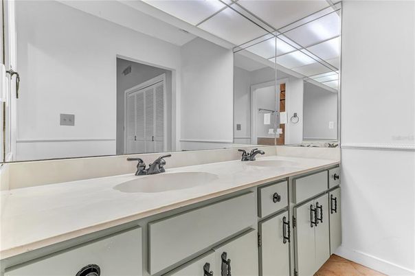 Bathroom, Dual Sink Vanities, Interior