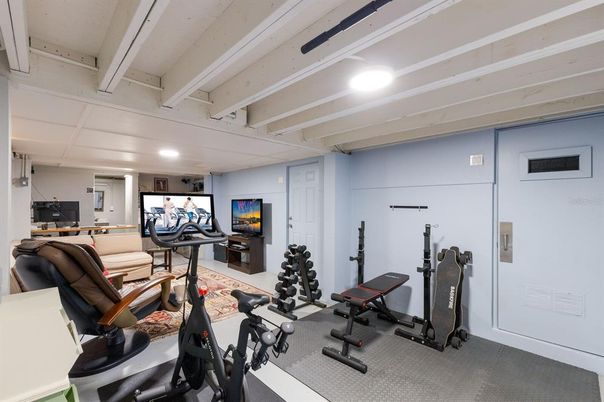 Fitness Equipment, Interior, Living room, Recessed Lighting