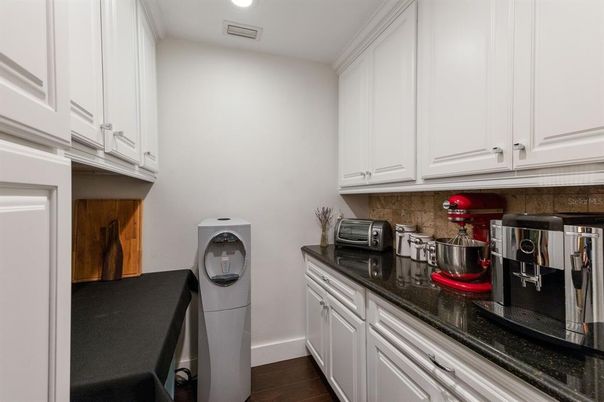 Interior, Kitchen, Recessed Lighting, Washer