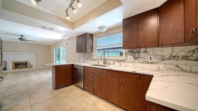 Fireplace, Interior, Kitchen, Recessed Lighting
