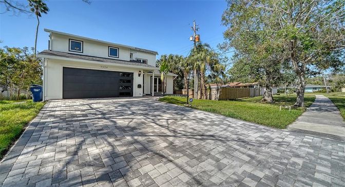Attached, Backyard, Exterior, Facade, Modern