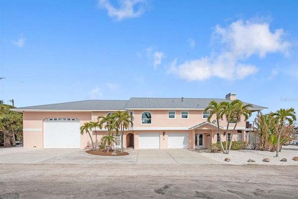 Attached, Exterior, Facade, Ranch