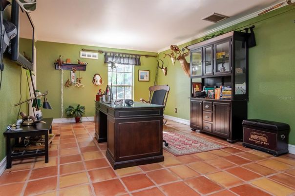 Home Office, Interior