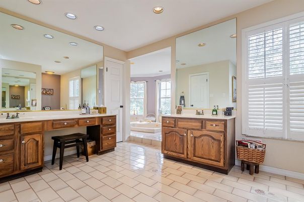 Bathroom, Dual Sink Vanities, Interior, Recessed Lighting