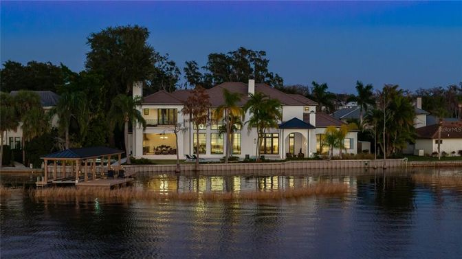 Exterior, Lake