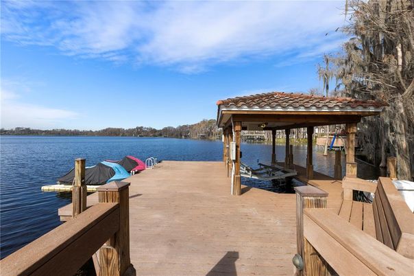 Exterior, Lake