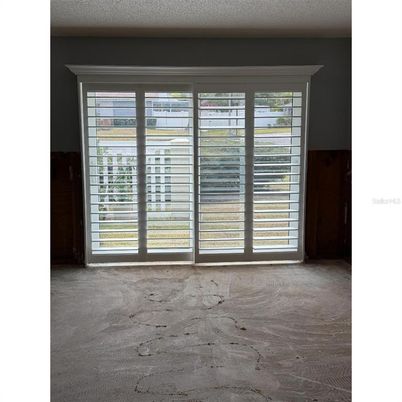 Empty room, Interior