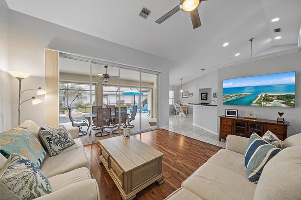 Dining room, Interior, Living room, Pendant Lights, Recessed Lighting, Wood Texture Flooring