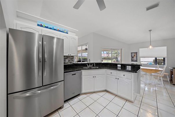 Dining room, Interior, Kitchen, Pendant Lights, Stainless Steel Appliances