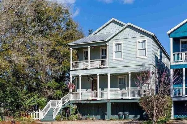 Exterior, Facade, Queen Anne Victorian