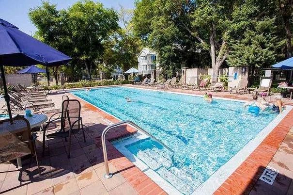 Exterior, Pool
