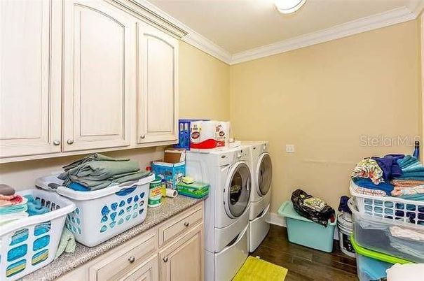 Interior, Washer, Wood Texture Flooring