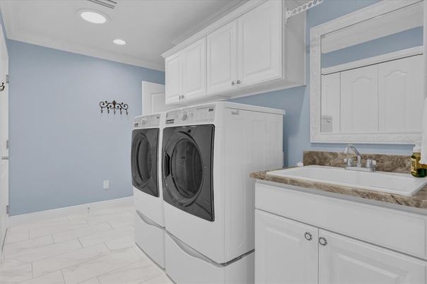 Interior, Marble, Recessed Lighting, Washer