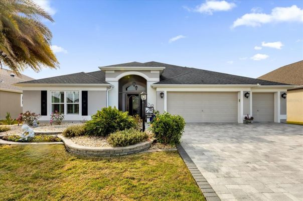 Attached, Exterior, Facade, Ranch