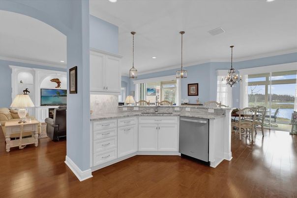 Chandelier, Dining room, Interior, Kitchen, Pendant Lights, Recessed Lighting, Wood Texture Flooring