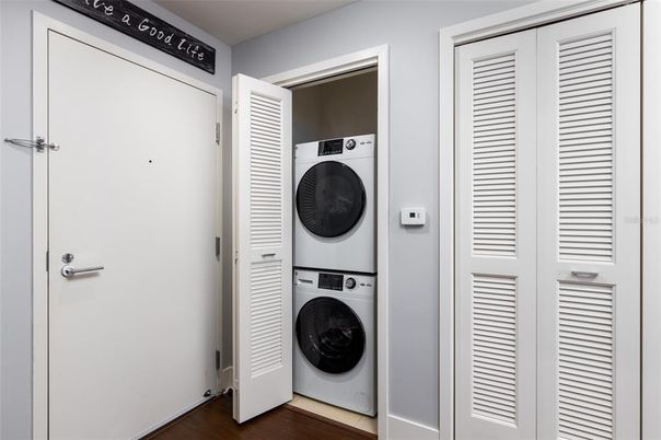 Interior, Utility Closets, Washer, Wood Texture Flooring