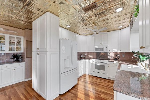 Interior, Kitchen, Recessed Lighting, Wood Texture Flooring