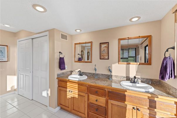 Bathroom, Dual Sink Vanities, Interior, Recessed Lighting