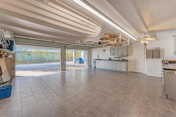 Garage, Interior