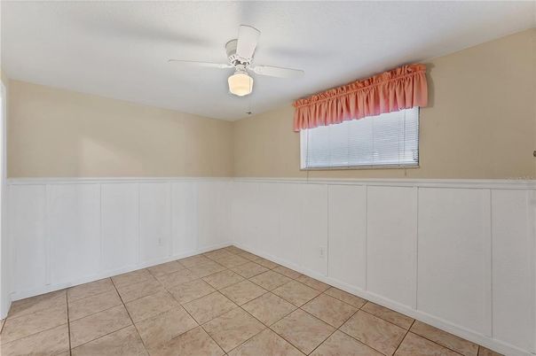 Empty room, Interior