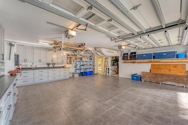 Garage, Interior