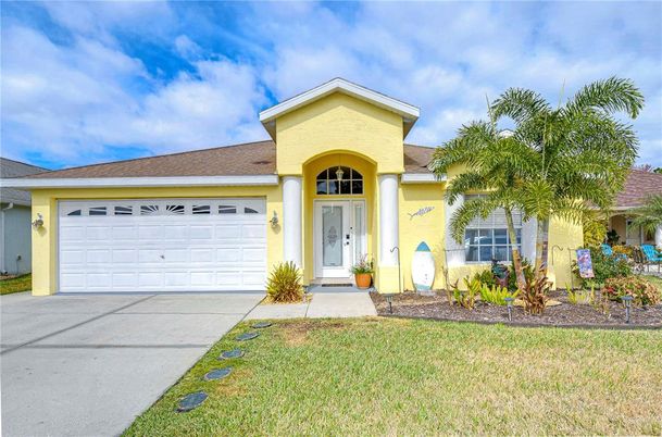 Attached, Exterior, Facade, Ranch