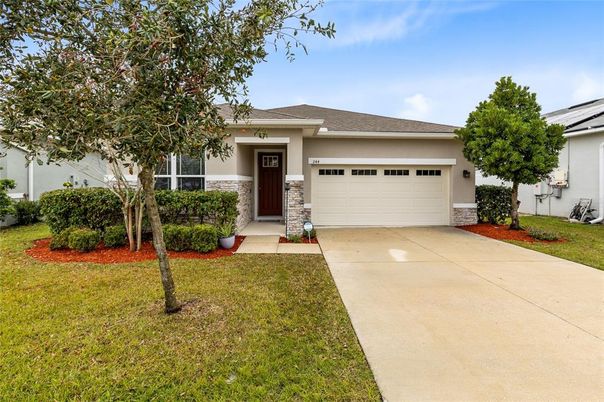 Attached, Exterior, Facade, Ranch