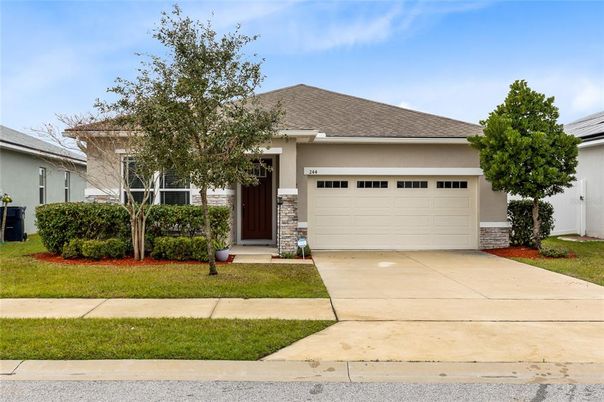 Attached, Exterior, Facade, Ranch