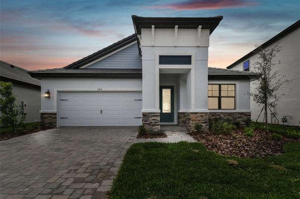 Attached, Exterior, Facade, Modern