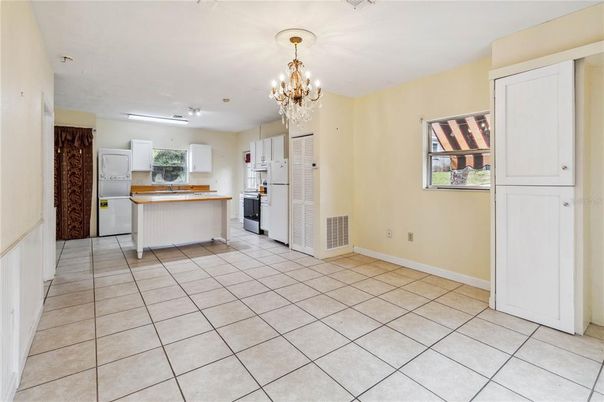Chandelier, Interior, Kitchen