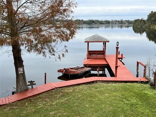 Exterior, Lake
