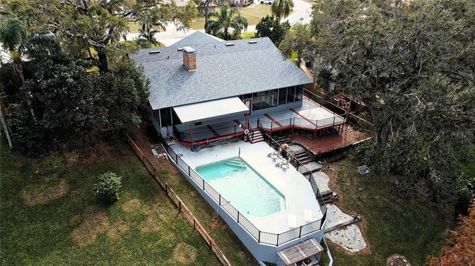 Exterior, Drone