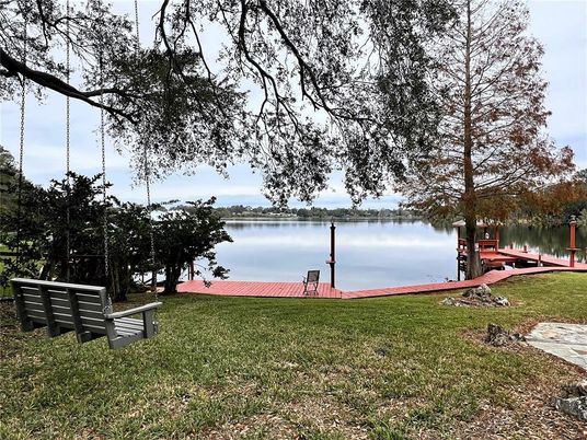 Exterior, Lake