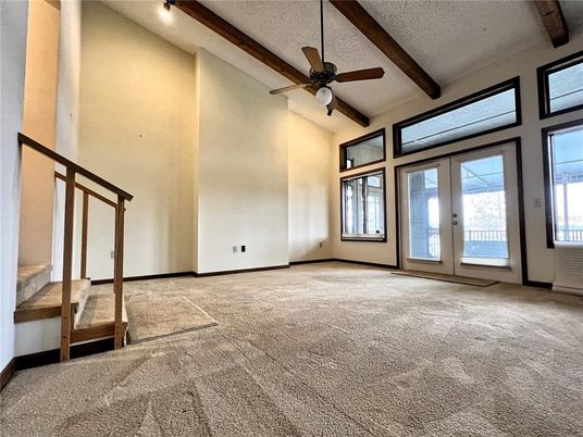 Empty room, Interior, Wooden Beams