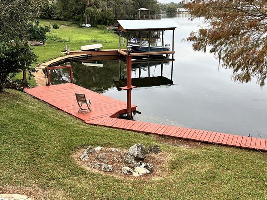 Exterior, Lake