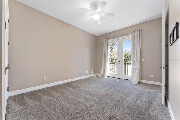 Empty room, Interior