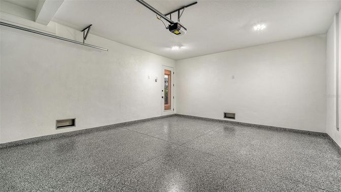Garage, Interior