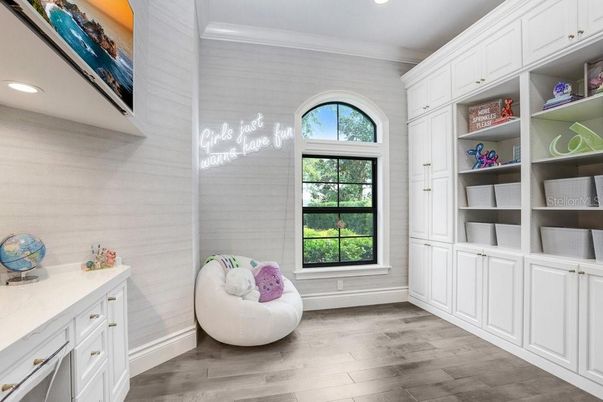 Interior, Recessed Lighting, Wood Texture Flooring