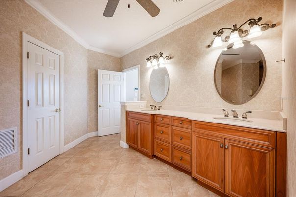 Bathroom, Dual Sink Vanities, Interior