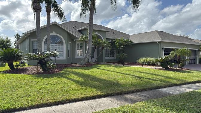 Attached, Exterior, Facade, Ranch