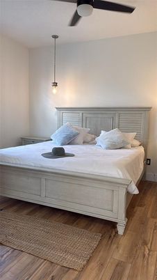 Bedroom, Interior, Pendant Lights, Wood Texture Flooring