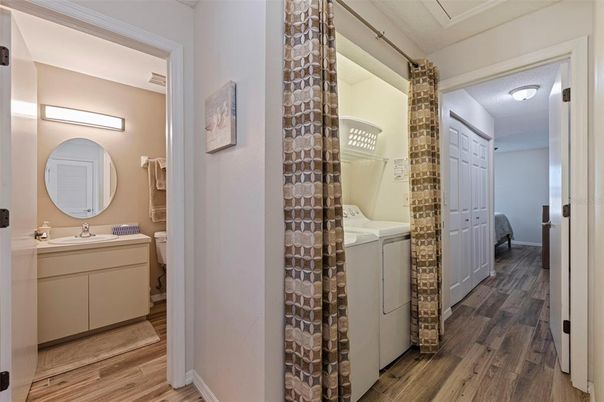 Interior, Utility Closets, Washer, Wood Texture Flooring