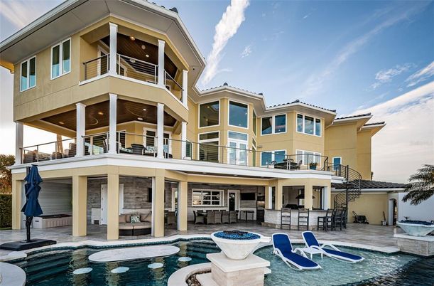Exterior, Facade, Pool, Mediterranean