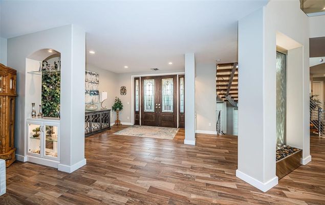 Interior, Recessed Lighting, Wood Texture Flooring