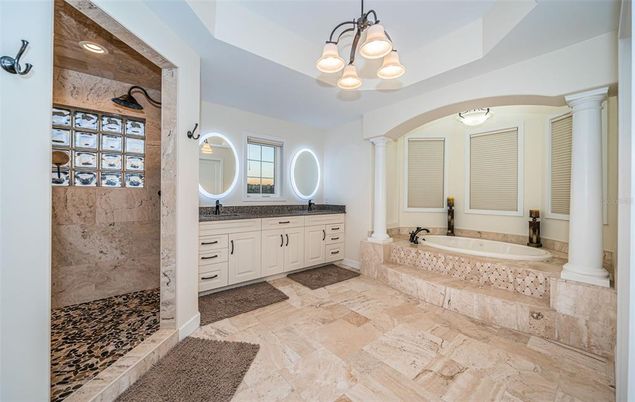 Bathroom, Dual Sink Vanities, Interior, Recessed Lighting