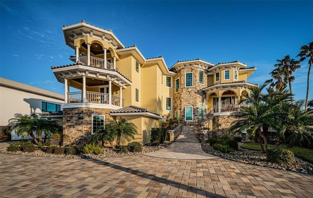 Exterior, Facade, Mediterranean