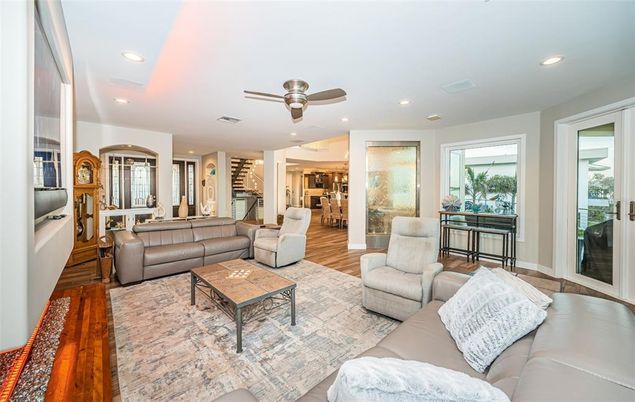 Interior, Living room, Recessed Lighting, Wood Texture Flooring