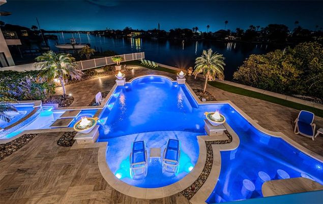 Exterior, Pool, Water