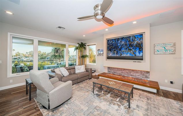 Interior, Living room, Recessed Lighting, Wood Texture Flooring